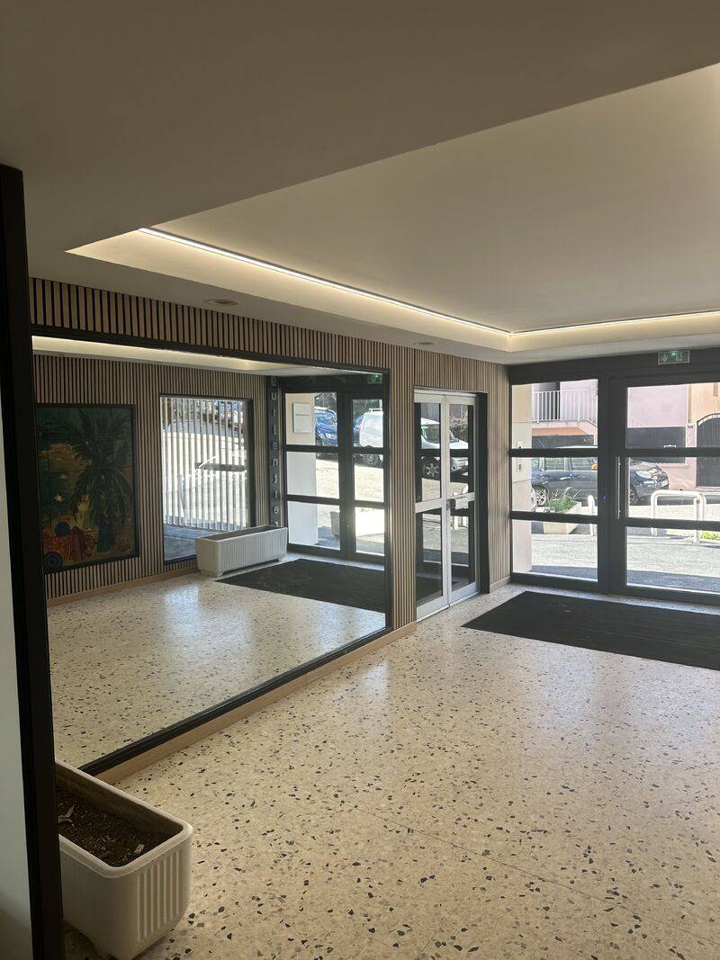 Rénovation complète d’un hall d’immeuble pour un syndic de copropriété à Vitrolles