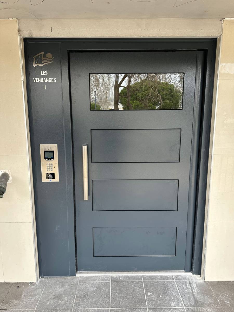 Installation de deux portes Cibox et interphone GSM Intratone numéro 2