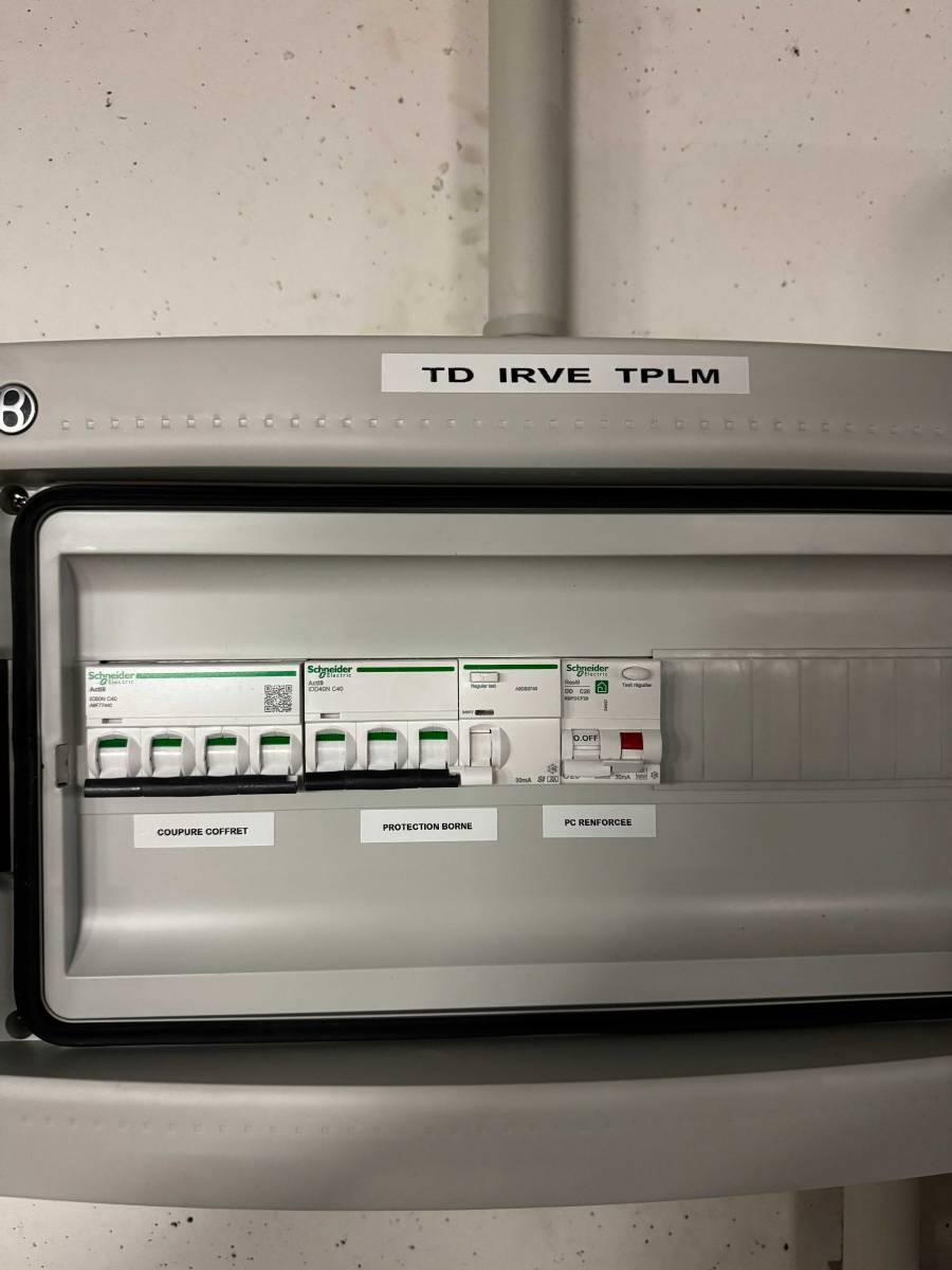 Installation d’une borne HAGER WITTY 22 kW et prise renforcée en sous-sol à Marseille