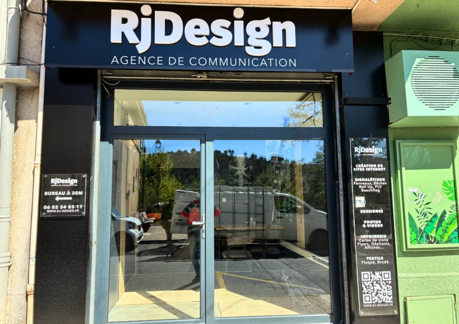 Une façade moderne et élégante pour l’agence RjDesign aux Pennes-Mirabeau