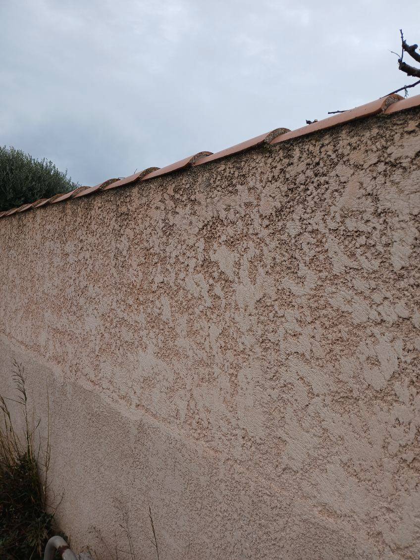 Pose de margelles pour une clôture chez un particulier à Vitrolles