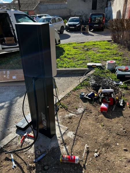 Installation d'une double borne de recharge Witty 22kW chez ETIC à Marseille