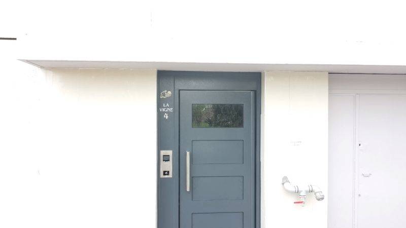 Installation de portes d’entrée sécurisées et interphonie GSM à La Seine-sur-Mer pour Toulon Habitat Méditerranée