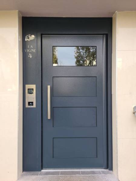 Installation de portes d’entrée sécurisées et interphonie GSM à La Seine-sur-Mer pour Toulon Habitat Méditerranée