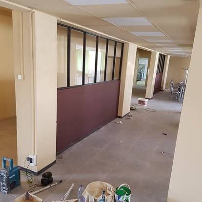 Dépose faux plafond existant à la Ciotat pour des bureaux d'entreprise