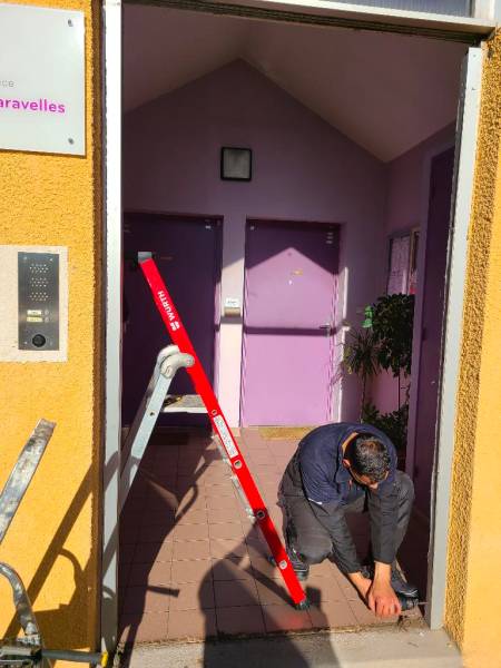 Installation d’une porte sécurisée Cibox dans la résidence Les 3 Caravelles à Vitrolles