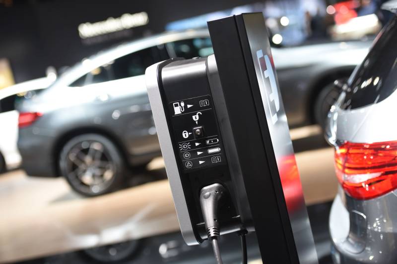 Installation de borne de recharge pour bâtiment tertiaire à Vitrolles dans les Bouches-du-Rhône