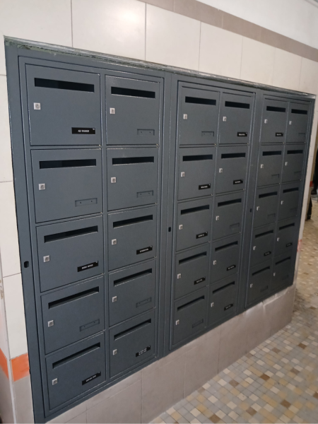 Installation de boîtes aux lettres pour le bailleur THM à La Seyne-sur-Mer