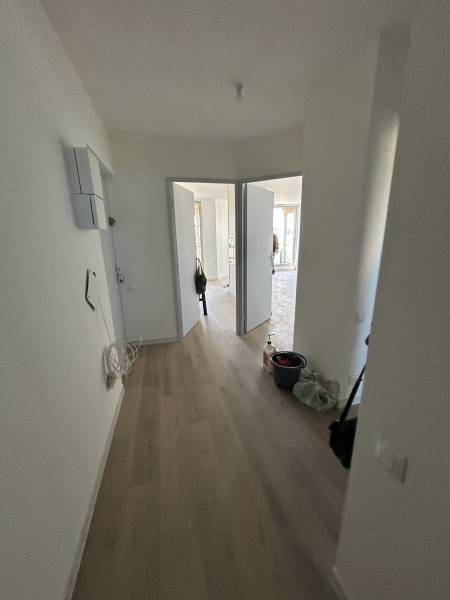 Rénovation complète d'un logement dans une copropriété à Aix en Provence (Electricité, sol, peinture, ...)