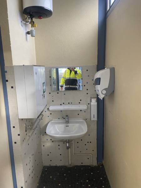 SPMR Sauzet : Rénovation complète des sanitaires avec remplacement de la plomberie, faïence, plafond et peinture