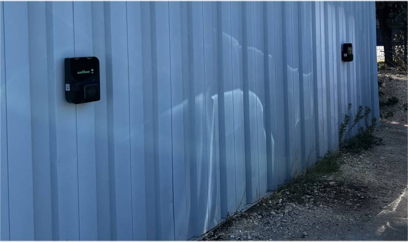 Installation borne de recharge pour véhicule électrique dans une entreprise de transport à Vitrolles