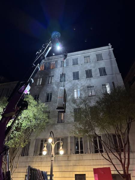 Grutage nocturne à Marseille – Rolaix Groupe en action