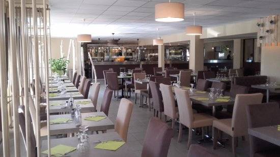 Restaurant français offrant une cuisine raffinée et un cadre chaleureux pour repas d'affaires et familiaux Vitrolles L'Estroublans Restaurant