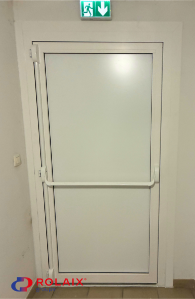 Remplacement de porte aluminium anti-panique à la Société Nautique de l'Estaque Mourepiane