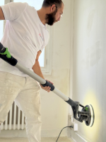 Travaux de rénovation d’intérieure dans une villa à Célony à Aix-en-provence pour un gardien de résidence: ponçage, enduit et peinture par Rolaix
