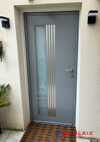 Pose d'une porte d'entrée en aluminium – Réalisation Rolaix Groupe